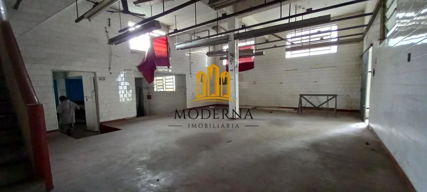 Prédio Comercial para Locação em Nova Iguaçu, Centro, 1 dormitório, 1 banheiro, 3 vagas