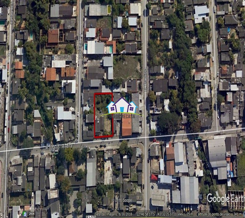 Casa em Excelente acabamento, precisando de modernização, composta por terreno de 450m² Fica de Fren