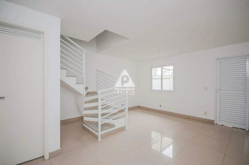 Casa triplex 1 quarto 1 suite area gourmet 1 vaga Nova Iguacu.