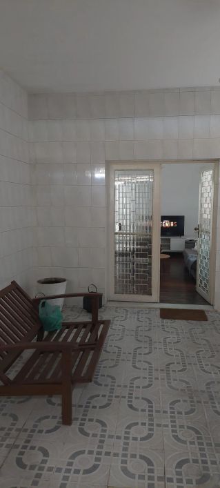 Exelente casa na rua da faculdade Estácio de Sá