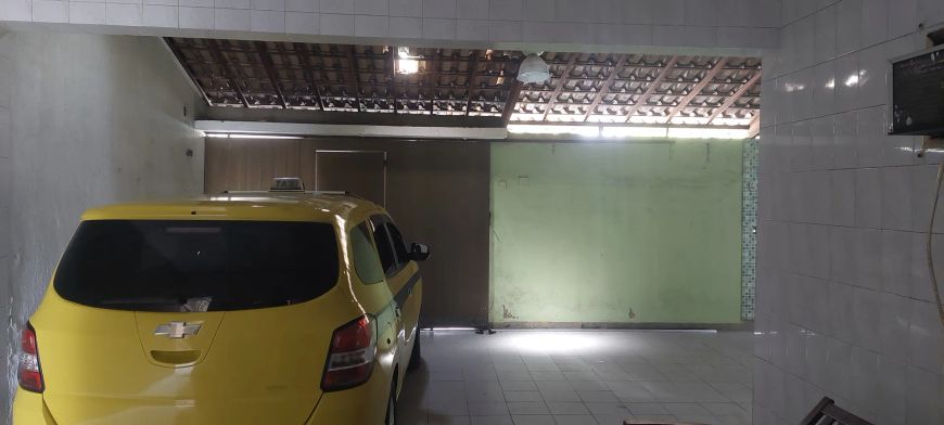 Exelente casa na rua da faculdade Estácio de Sá