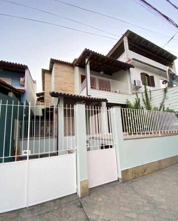 Casa para venda possui no bairro Califórnia - Nova Iguaçu - RJ