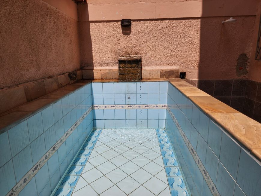 Casa Espaçosa com Piscina, Churrasqueira em condomínio fechado.