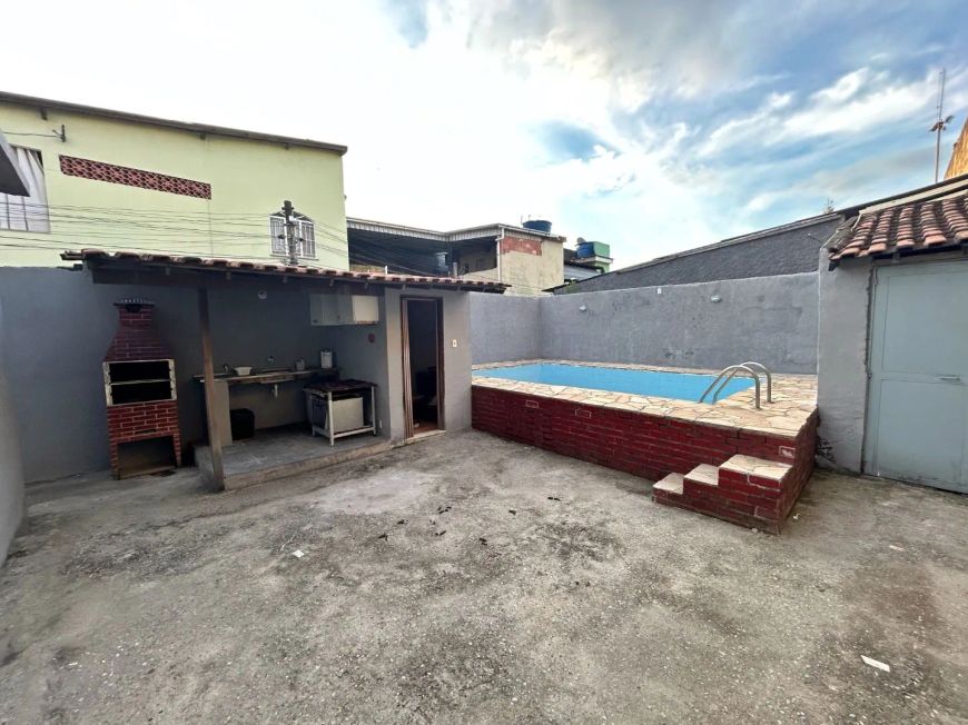 Casa com 2 dormitórios à venda, 144 m² por R$ 419.000,00 - Moqueta - Nova Iguaçu/RJ