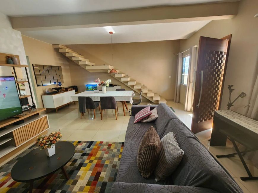 Casa ampla e moderna com área Gourmet no Rancho Novo!