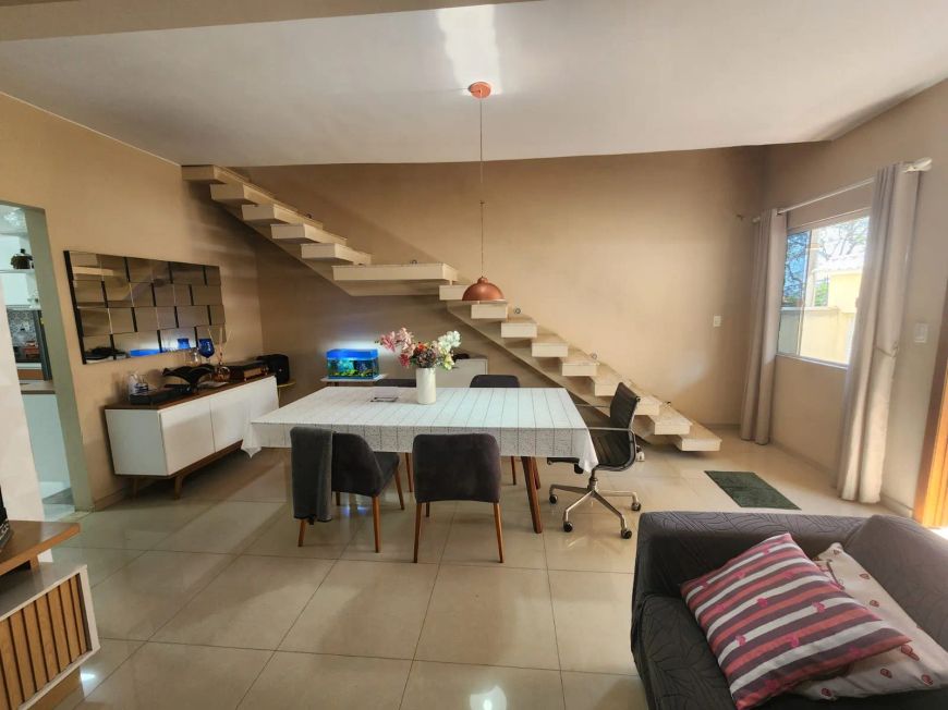 Casa ampla e moderna com área Gourmet no Rancho Novo!