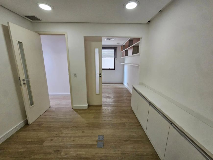 2 SALAS UNIFICADAS DE 62ME TOTAL COM 2 VAGAS NA VILA OLIMPIA