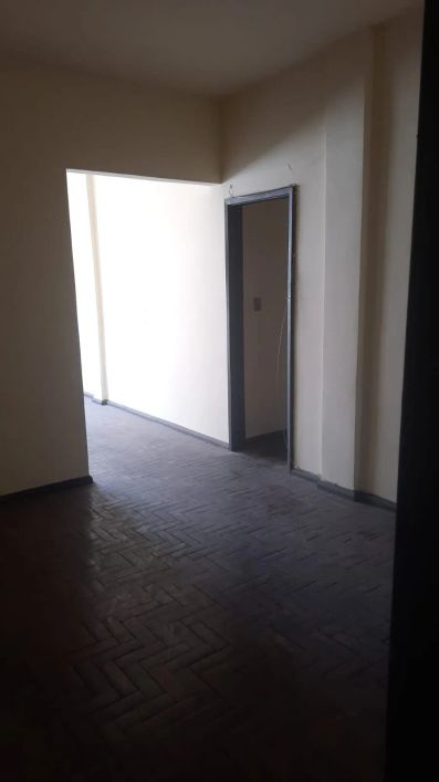 Apartamento no Centro de Nova Iguaçu, com 2 quartos, 130 m², disponível para locação por R$1.200,00.