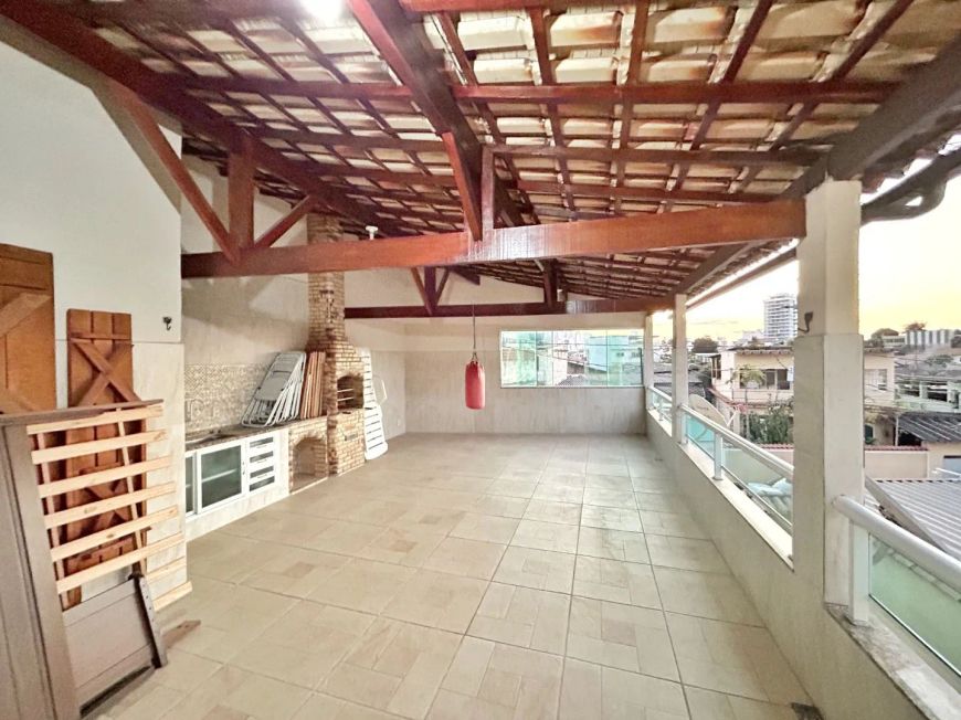 Casa com 3 dormitórios à venda, 304 m² por R$ 850.000 - Califórnia - Nova Iguaçu/RJ