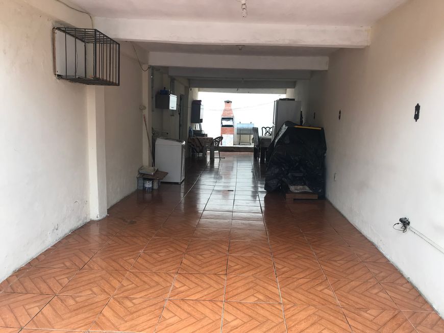 Vendo casa com 4 qts no Jardim Tropical Nova Iguaçu com 3 vagas de garagem.