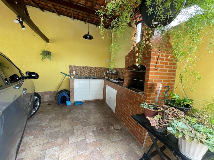 Vendo Casa com 4 quartos 3 vagas e churrasqueira em Moquetá Nova Iguaçu