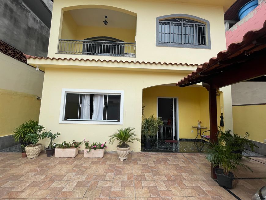 Vendo Casa com 4 quartos 3 vagas e churrasqueira em Moquetá Nova Iguaçu