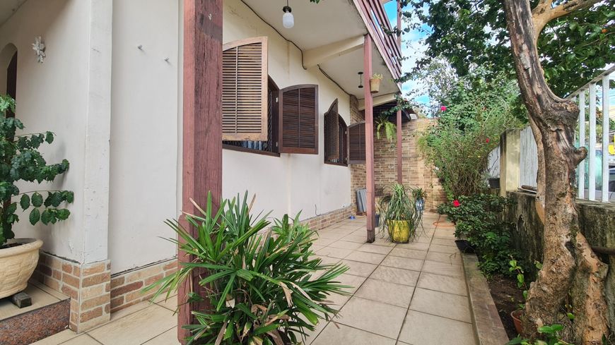 Casa com 4 quartos Nova Iguaçu