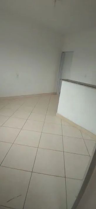 Apartamento com 1 Quarto(s) e 1 banheiro(s) para Alugar, 30 m² por R$ 550 / Mês