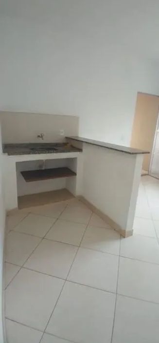 Apartamento com 1 Quarto(s) e 1 banheiro(s) para Alugar, 30 m² por R$ 550 / Mês