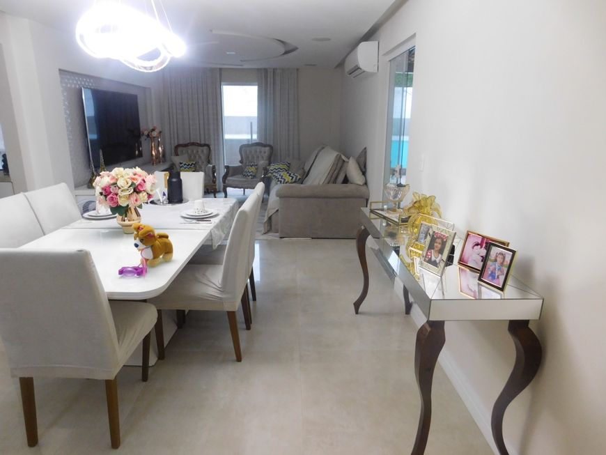 Casa duplex no condomínio LE JERDAN para venda tem 188 metros quadrados com 4 quartos