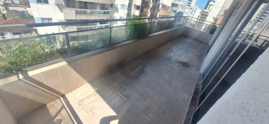 Mário Guimarães, 5 quartos com 2 suítes, 290m, 2 vagas. Centro de Nova Iguaçu.