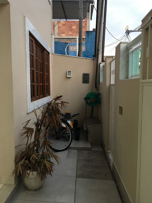 Casa sensacional no condomínio Sta Letícia com 3 suítes, para alugar.
