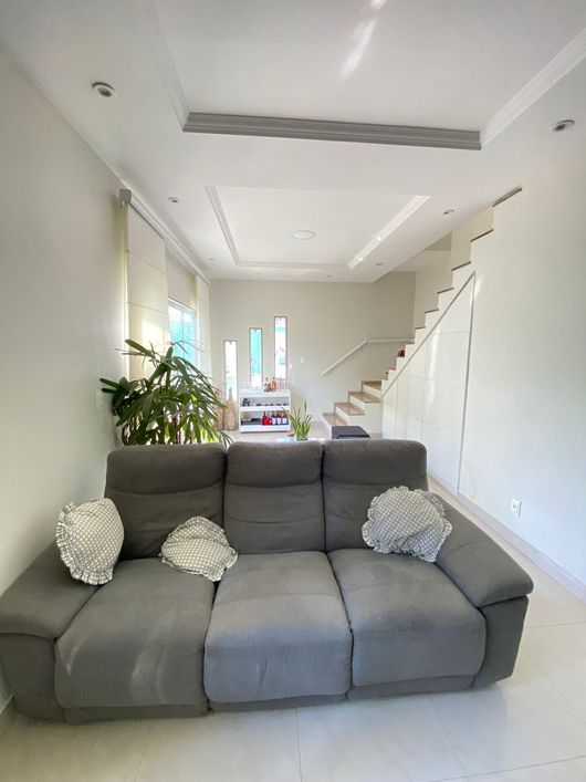 Venda - Casa 220 m² com piscina e 4 suítes em Santa Eugênia - Nova Iguaçu - RJ