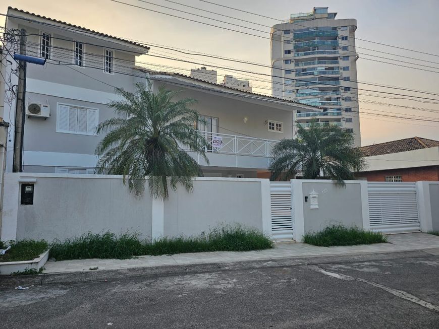 Casa para venda possui 361 metros quadrados com 4 quartos em Centro - Nova Iguaçu - RJ