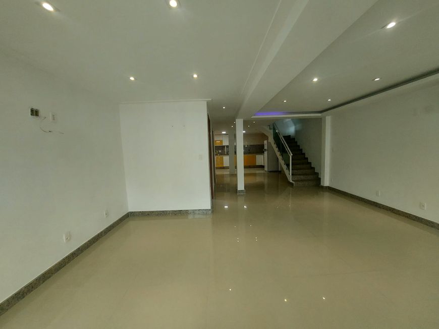 Casa para venda possui 218m² 04 quartos Bairro Califórnia - Nova Iguaçu - RJ