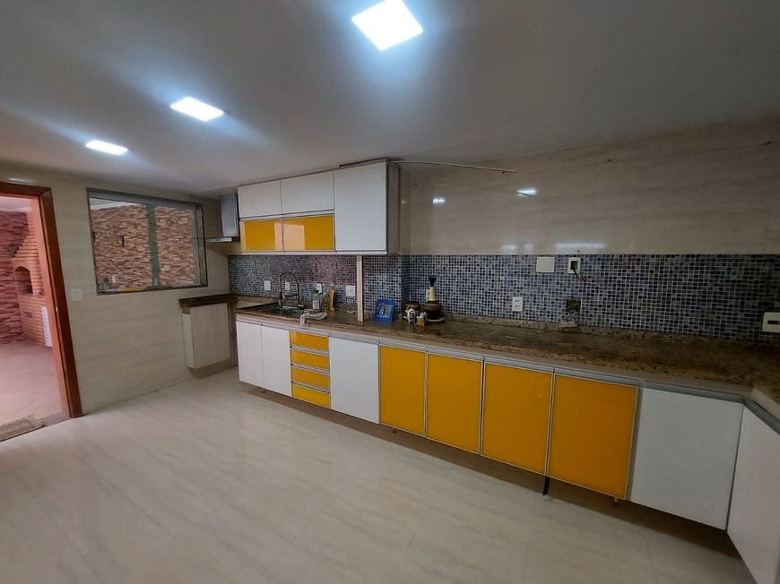 Casa para venda possui 218m² 04 quartos Bairro Califórnia - Nova Iguaçu - RJ