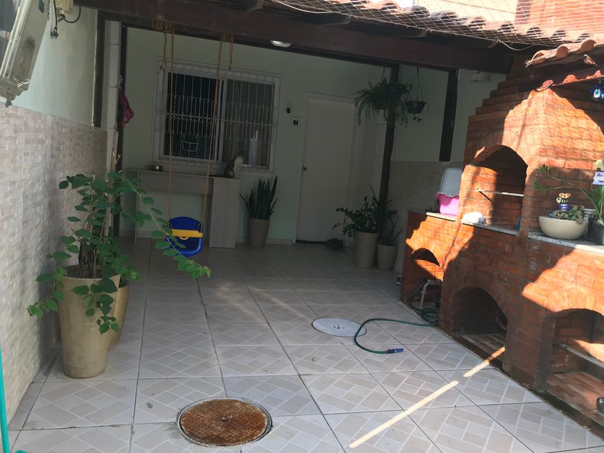 Vendo casa com 2 quartos e 2 banheiros no Califórnia Nova Iguaçu