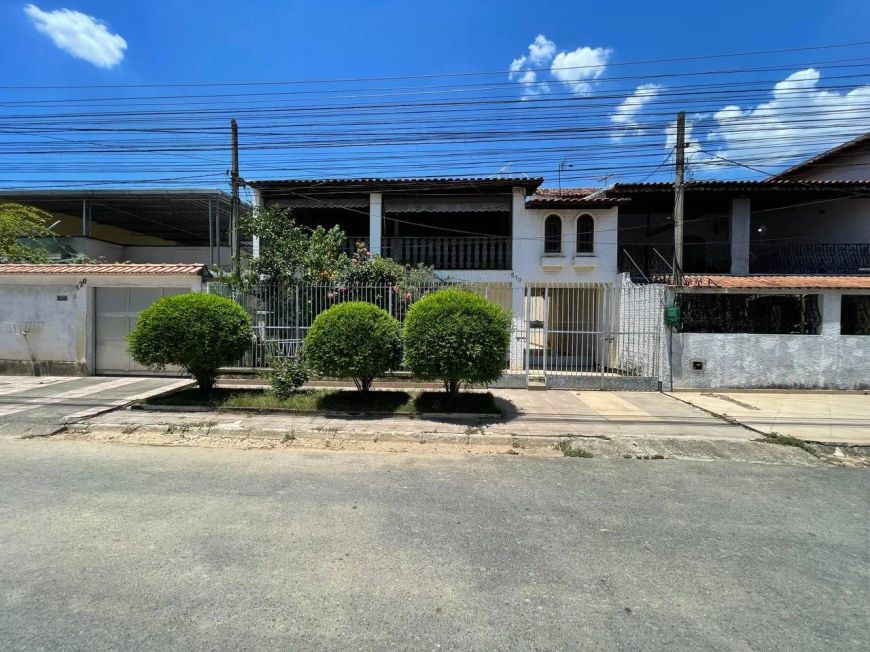 Casa para Venda em Nova Iguaçu, Parque Residencial Guadalajara, 6 dormitórios, 3 banheiros, 2 vagas