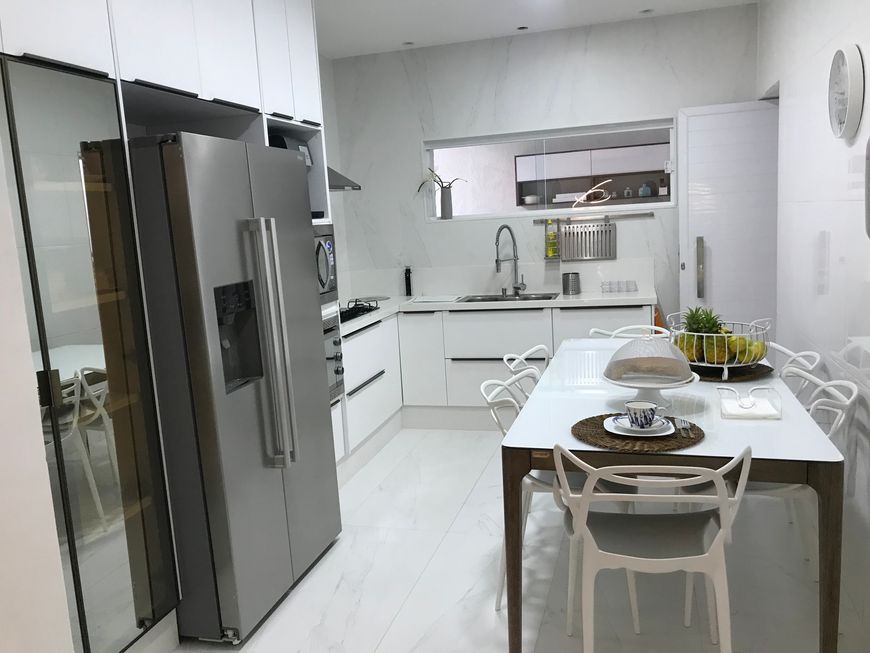 Vendo Casa lindíssima com 5 quartos e piscina no centro de Nova Iguaçu expetacular