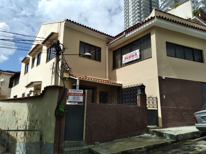 Alugo casa para fins comerciais em Nova Iguaçu