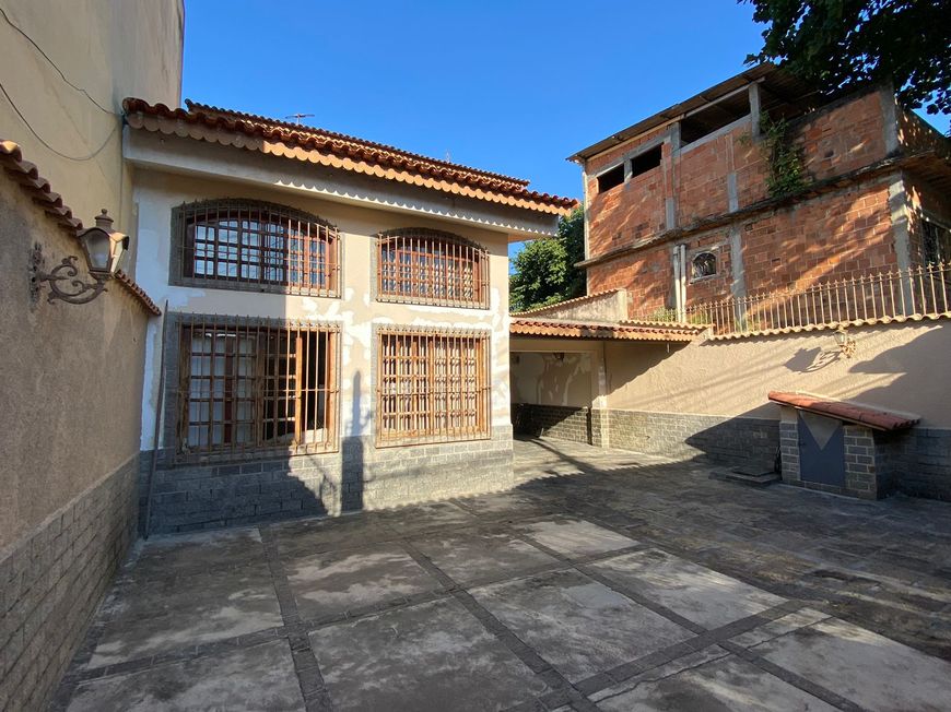 Imóvel Alto padrão, com 600M² de área total , 4 Quartos, piscina com 100 mil litros e espaço goumert