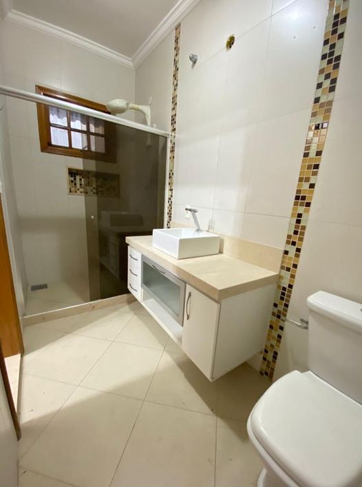 Venda - Casa alto padrão com 250m² com 3 qsuítes no Bairro Califórnia - Nova Iguaçu - RJ