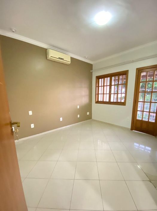 Venda - Casa alto padrão com 250m² com 3 qsuítes no Bairro Califórnia - Nova Iguaçu - RJ