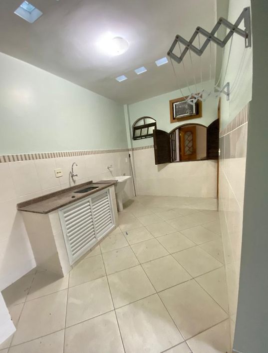 Venda - Casa alto padrão com 250m² com 3 qsuítes no Bairro Califórnia - Nova Iguaçu - RJ