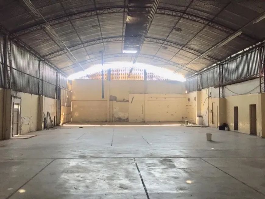 Galpão de 500 m² disponível para locação em Nova Iguaçu.