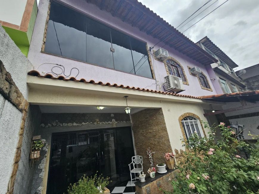 Casa para Venda em Nova Iguaçu, Califórnia, 5 dormitórios, 1 suíte, 3 banheiros, 1 vaga