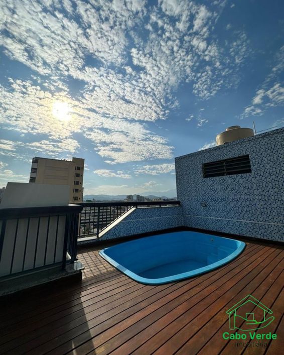 Duplex para venda possui 325 metros quadrados com 3 quartos em Centro - Nova Iguaçu - RJ