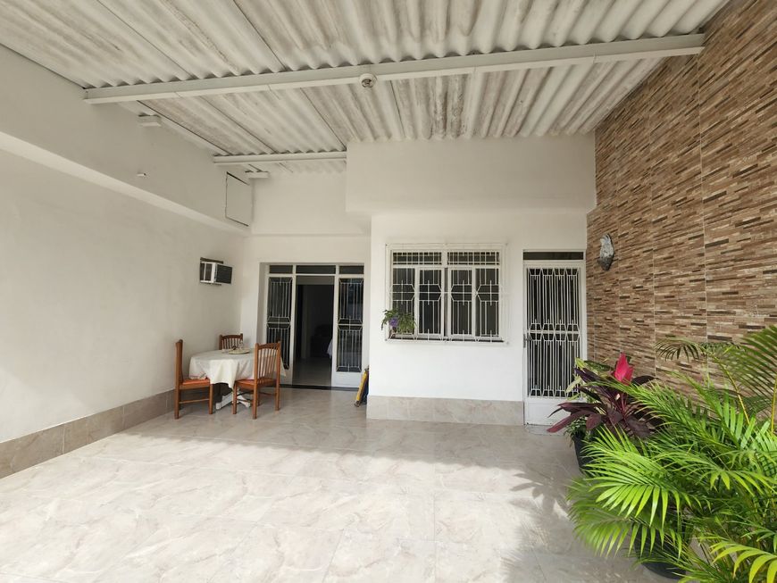 Casa linear com quintal espetacular!