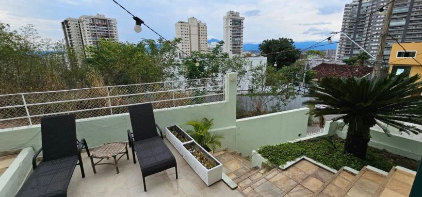 Casa para Venda em Nova Iguaçu, Centro, 4 dormitórios, 2 suítes, 3 banheiros, 2 vagas