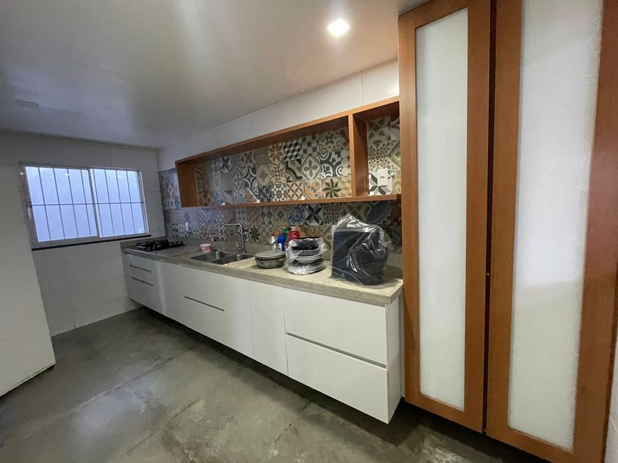 Casa para venda possui 215 metros quadrados com 3 quartos em Caonze - Nova Iguaçu - RJ