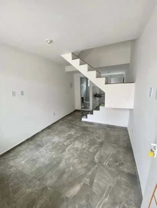 Casa triplex à Venda, Santa Eugênia, Nova Iguaçu, RJ