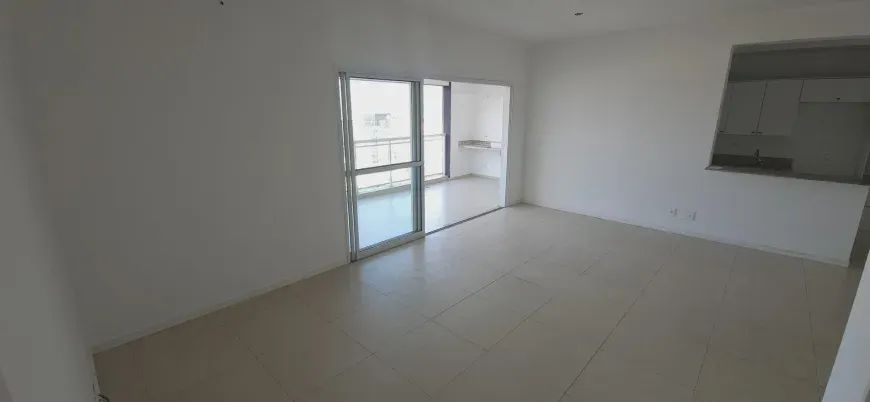 Aluga-se apartamento com 3 suítes, 2 vagas de garagem no condomínio Jardins em Nova Iguaçu