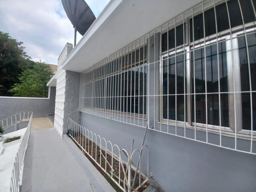 Casa Independente c/ 03 quartos (1 suíte) na área Nobre de Nova Iguaçu