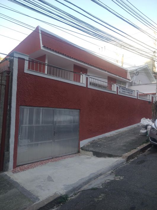 Casa para venda possui 216 metros quadrados com 4 quartos