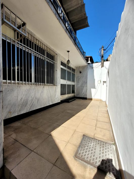 Excelente casa para vende em Nova Iguaçu, como 4 quartos sendo 2 suítes