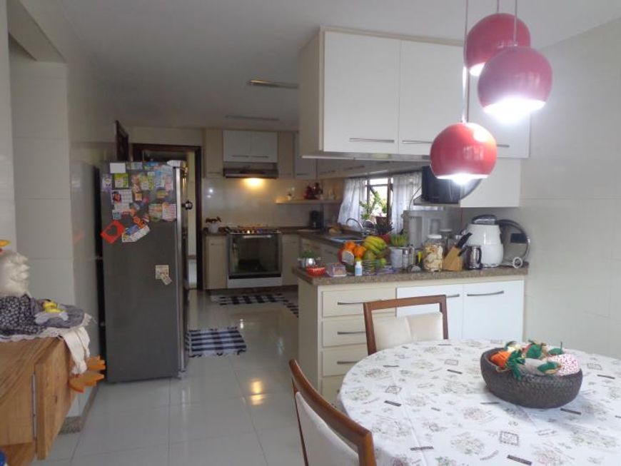 Apartamento de 350 metros quadrados no bairro Centro com 4 quartos