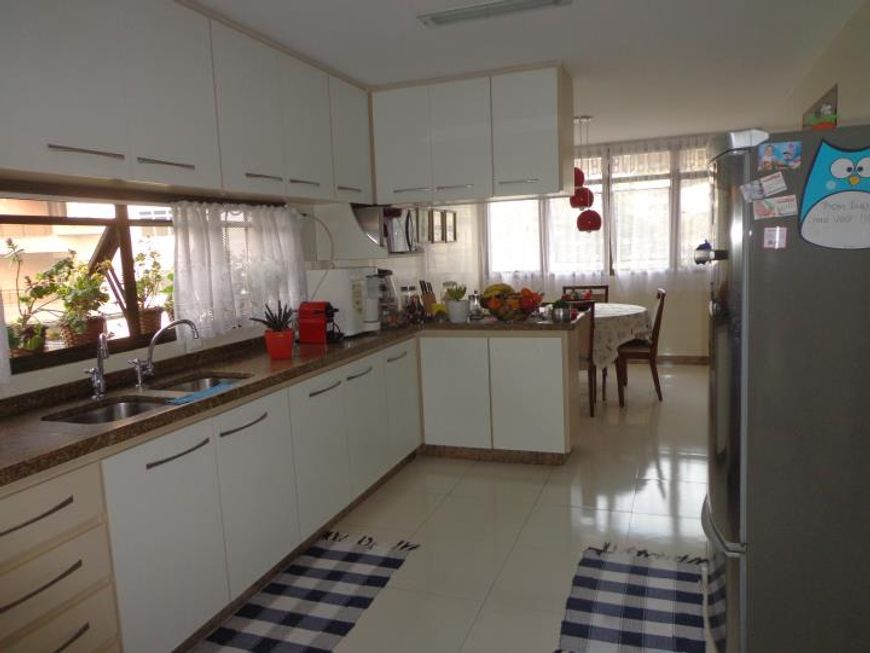 Apartamento de 350 metros quadrados no bairro Centro com 4 quartos
