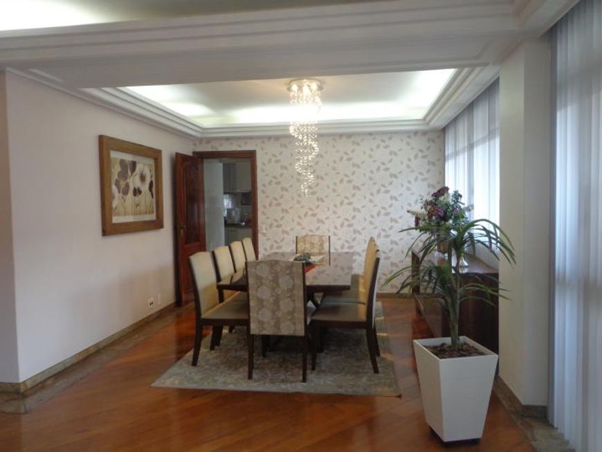 Apartamento de 350 metros quadrados no bairro Centro com 4 quartos