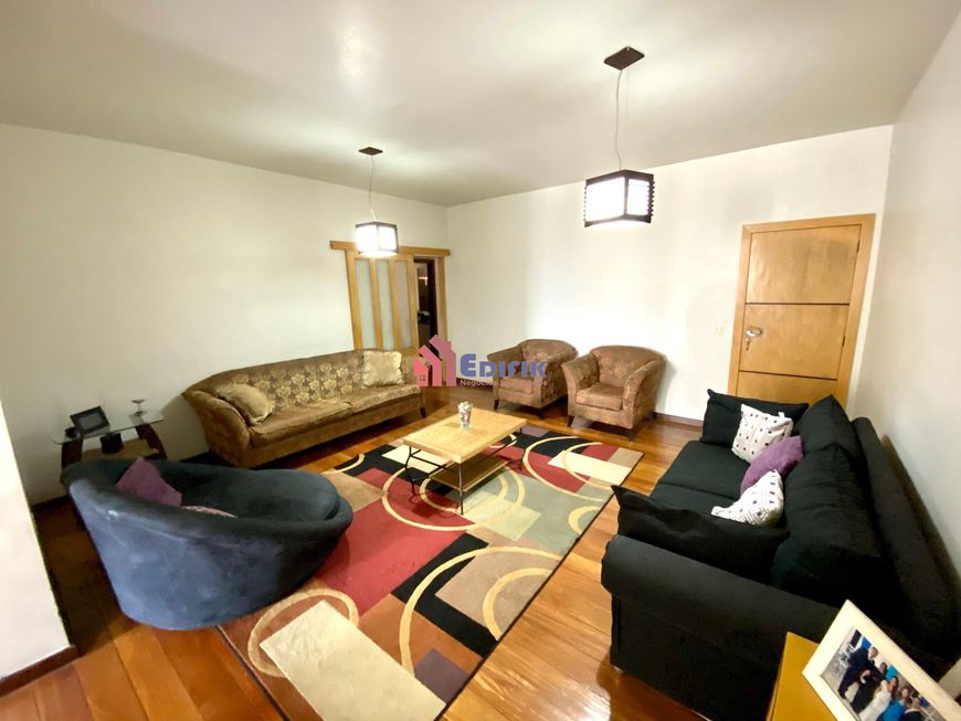 Apartamento com 220 m² com 4 quartos