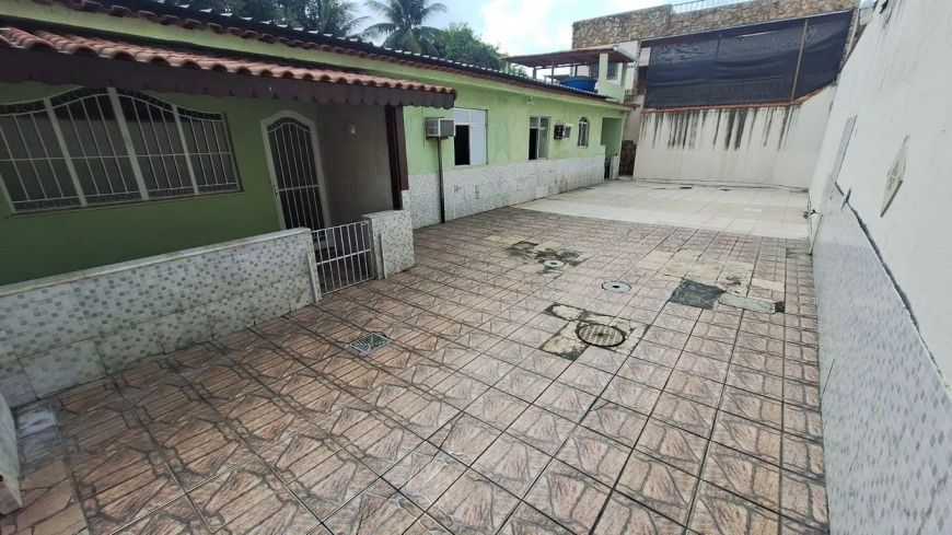 Terreno com 2 casas, Centro de Nova Iguaçu. 5 minutos do Top Shopping e Dutra.